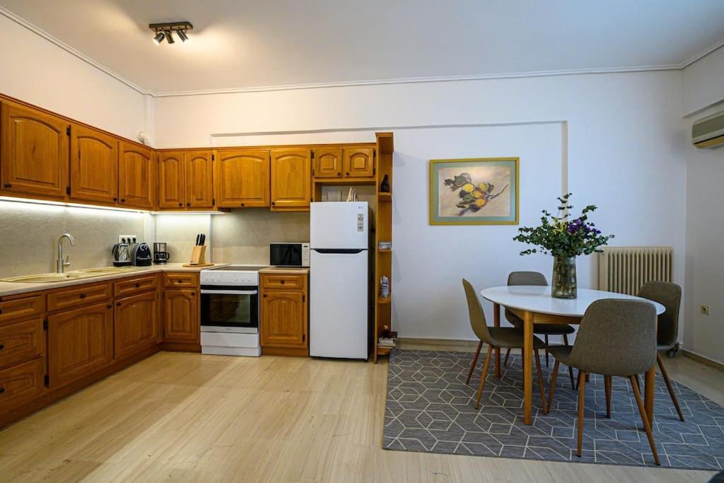 Anna'S Apartment Каламата Екстериор снимка