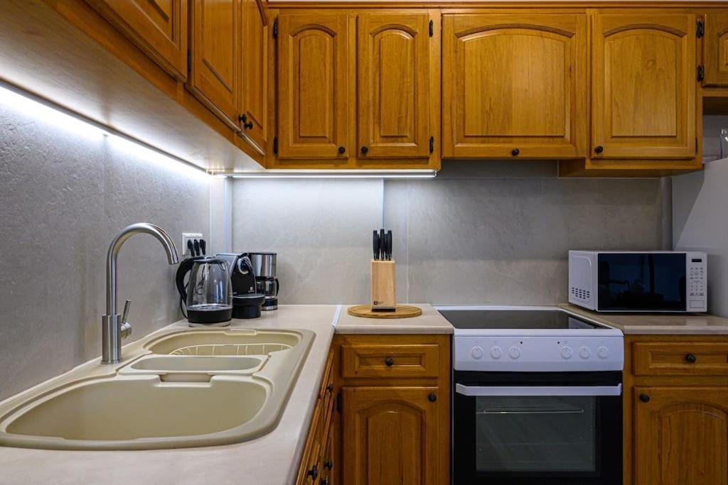 Anna'S Apartment Каламата Екстериор снимка
